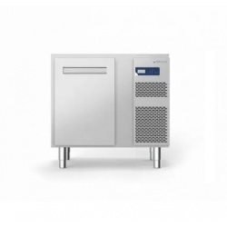 Vitrina frigorifica Cool Wise DC 368, capacitate 300 L, 1 zona de temperatura +1° ~ +10°C, negru