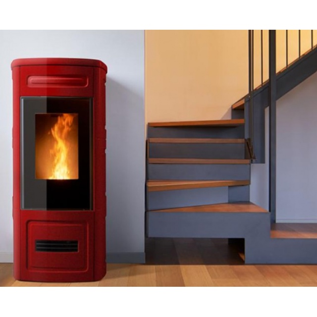 Soba pe peleti Piazzetta P220 C 3,4 - 8,5 kW și clasa energetică A+,pentru instalare la nivel de perete/colț