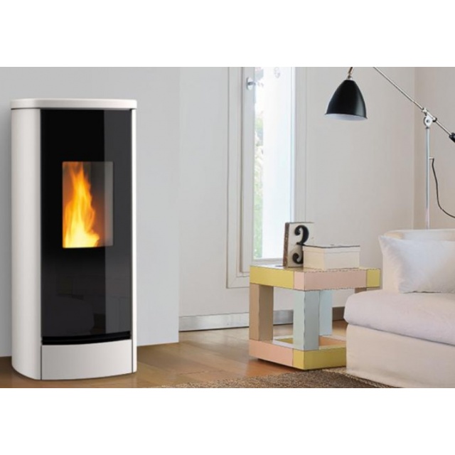 Soba pe peleti Piazzetta P220 M 3,4 - 8,5 kW și clasa energetică A+,pentru instalare la nivel de perete/colț