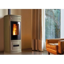 Soba pe peleti Piazzetta P230 C 3,9 - 11 kW instalare înclinată în perete/colț și placată cu maiolica, clasa energetică A+